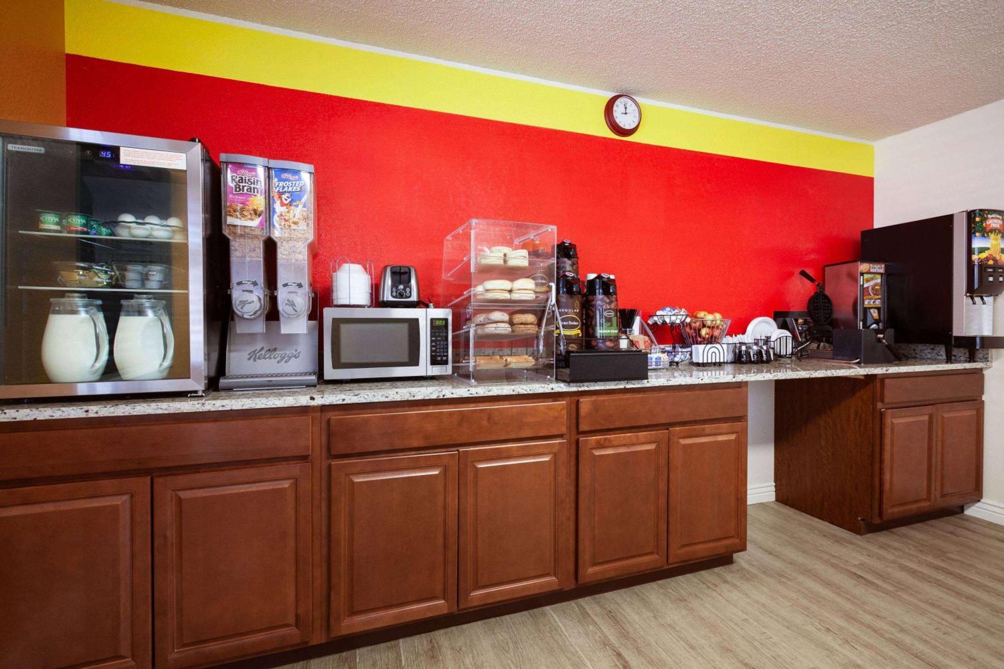 Super 8 By Wyndham Colorado Springs/Afa Area Ξενοδοχείο Εξωτερικό φωτογραφία