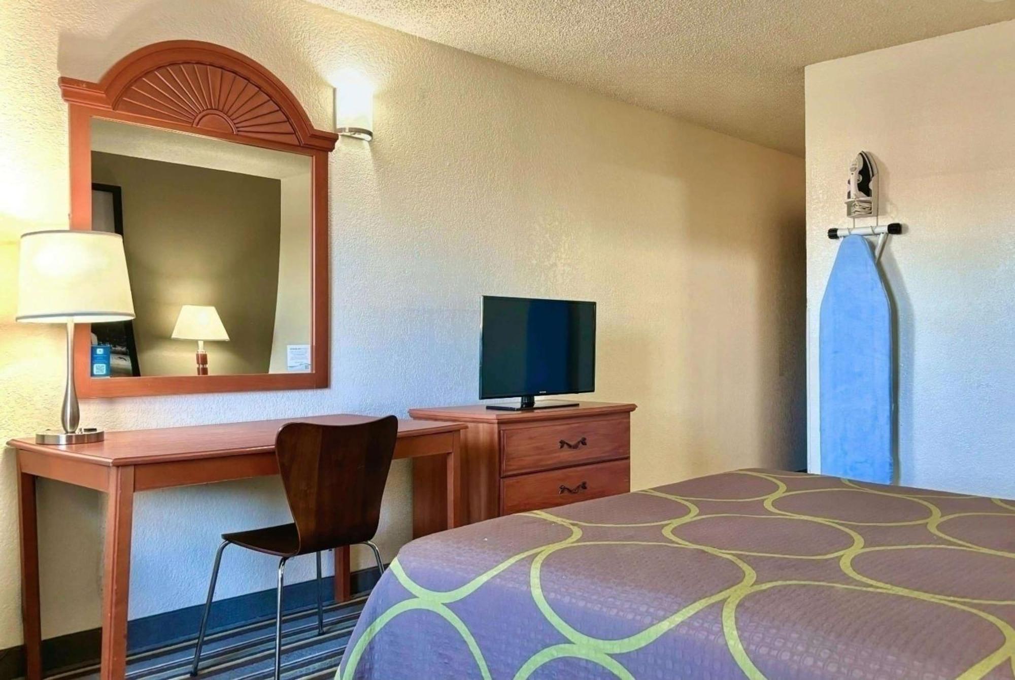 Super 8 By Wyndham Colorado Springs/Afa Area Ξενοδοχείο Εξωτερικό φωτογραφία